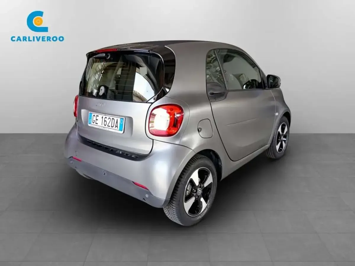 Usata Smart ForTwo Electric Drive Passion 60 kW (82 CV) 2021 Grigio opaco Berlina