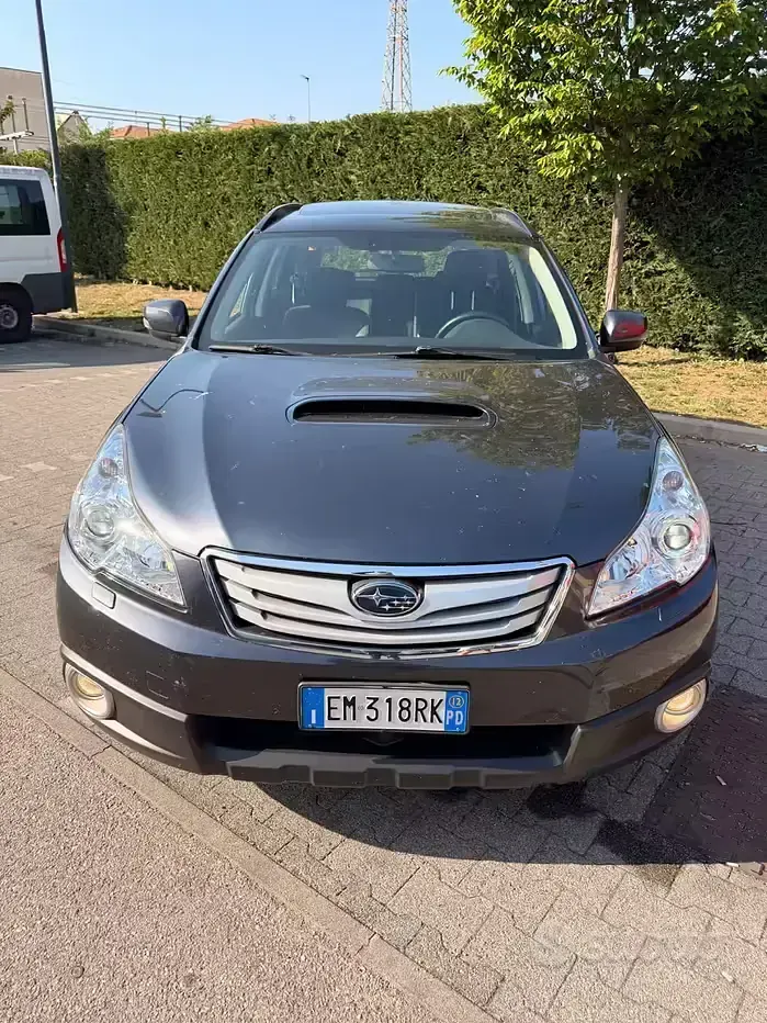 Usata Subaru Outback 150 CV (110 kW) 2012 Grigio Station wagon