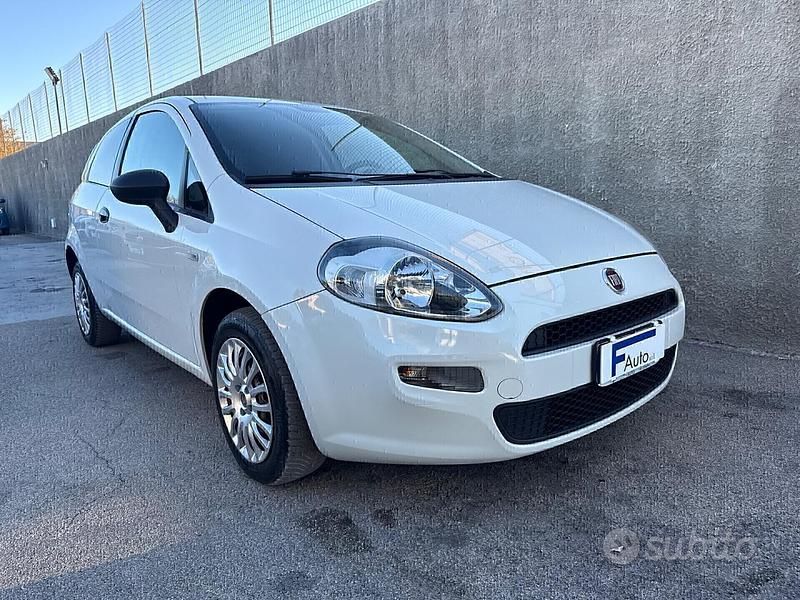 Usado Fiat Punto 75 CV (55 kW) 2013 Blanco Van