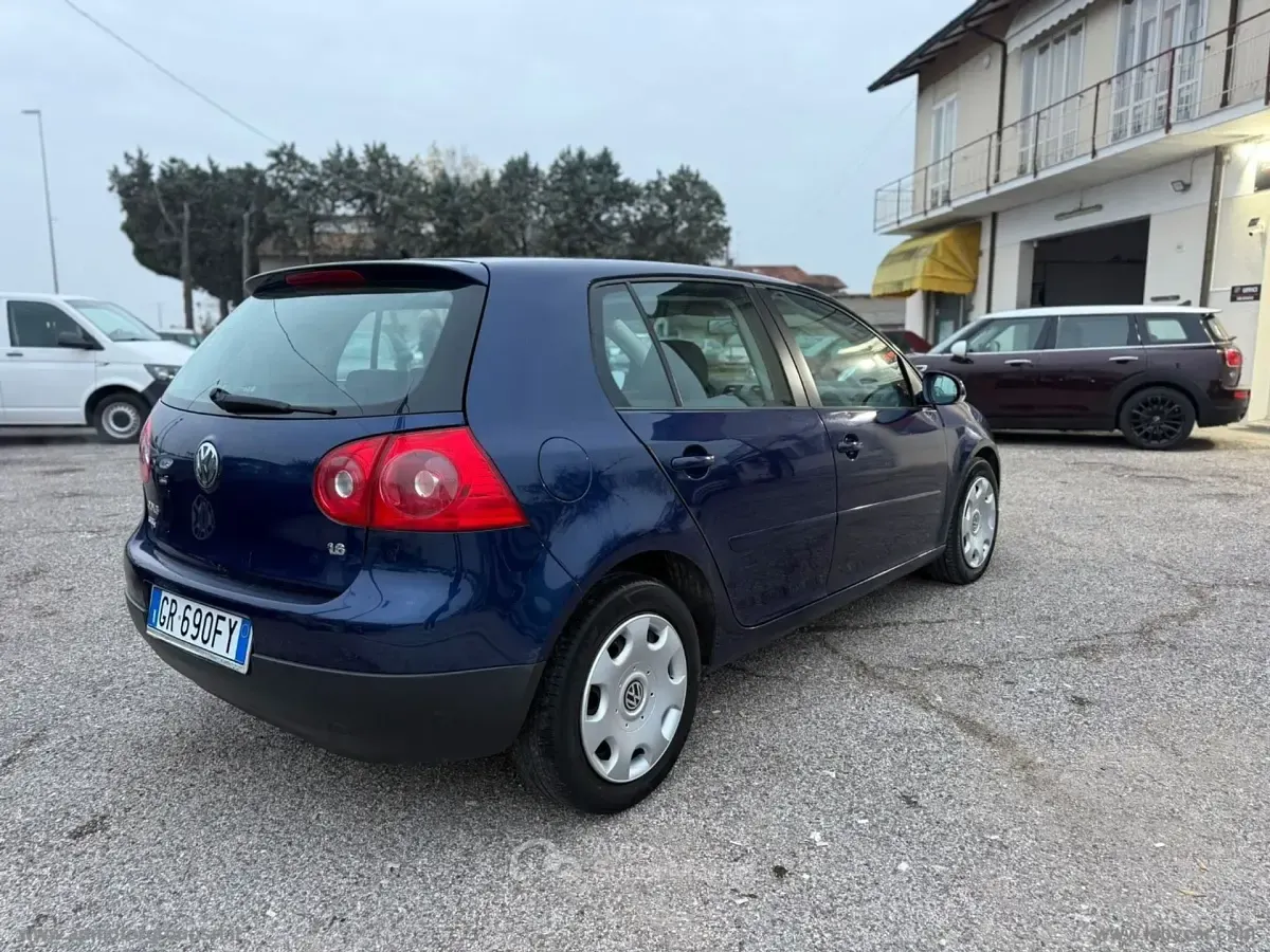 Begagnad VW Golf V Comfortline 102 HK (75 kW) 2007 Sedan