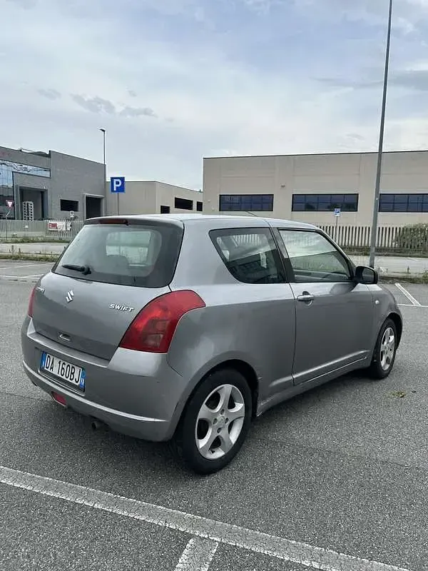 Usata Suzuki Swift 101 CV (74 kW) 2006 Grigio Utilitaria