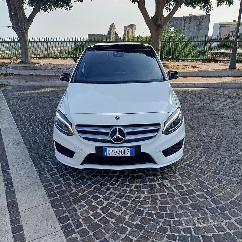 Usata Mercedes B200 AMG 136 CV (100 kW) 2018 Bianco Monovolume