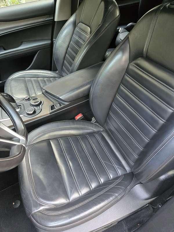 Usata Alfa Romeo Stelvio Executive 209 CV (153 kW) 2017 Argento SUV