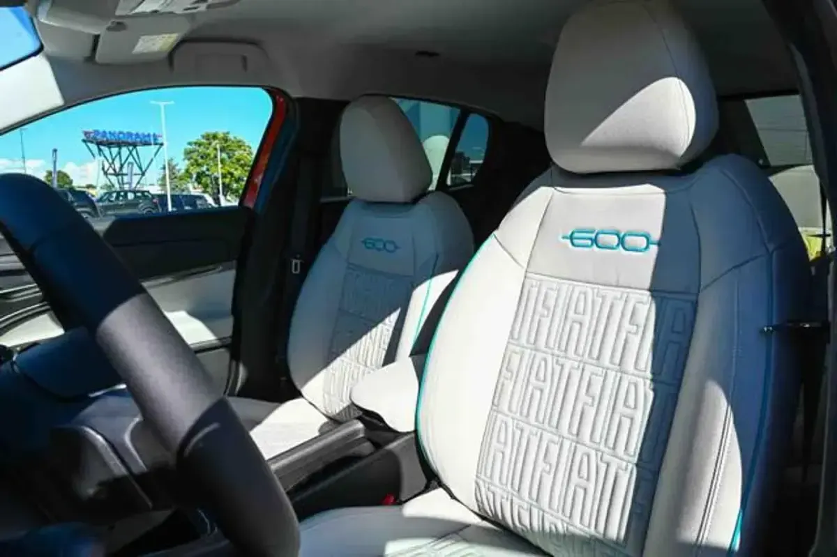 Nuova Fiat 600 La Prima 100 CV (73 kW) 2025 Blu SUV