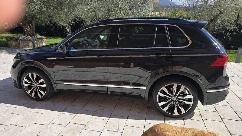 Usata VW Tiguan R-line 150 CV (110 kW) 2023 Nero SUV