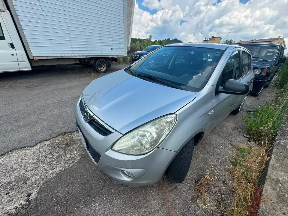 Usata Hyundai i20 Classic 78 CV (57 kW) 2012 Argento Utilitaria