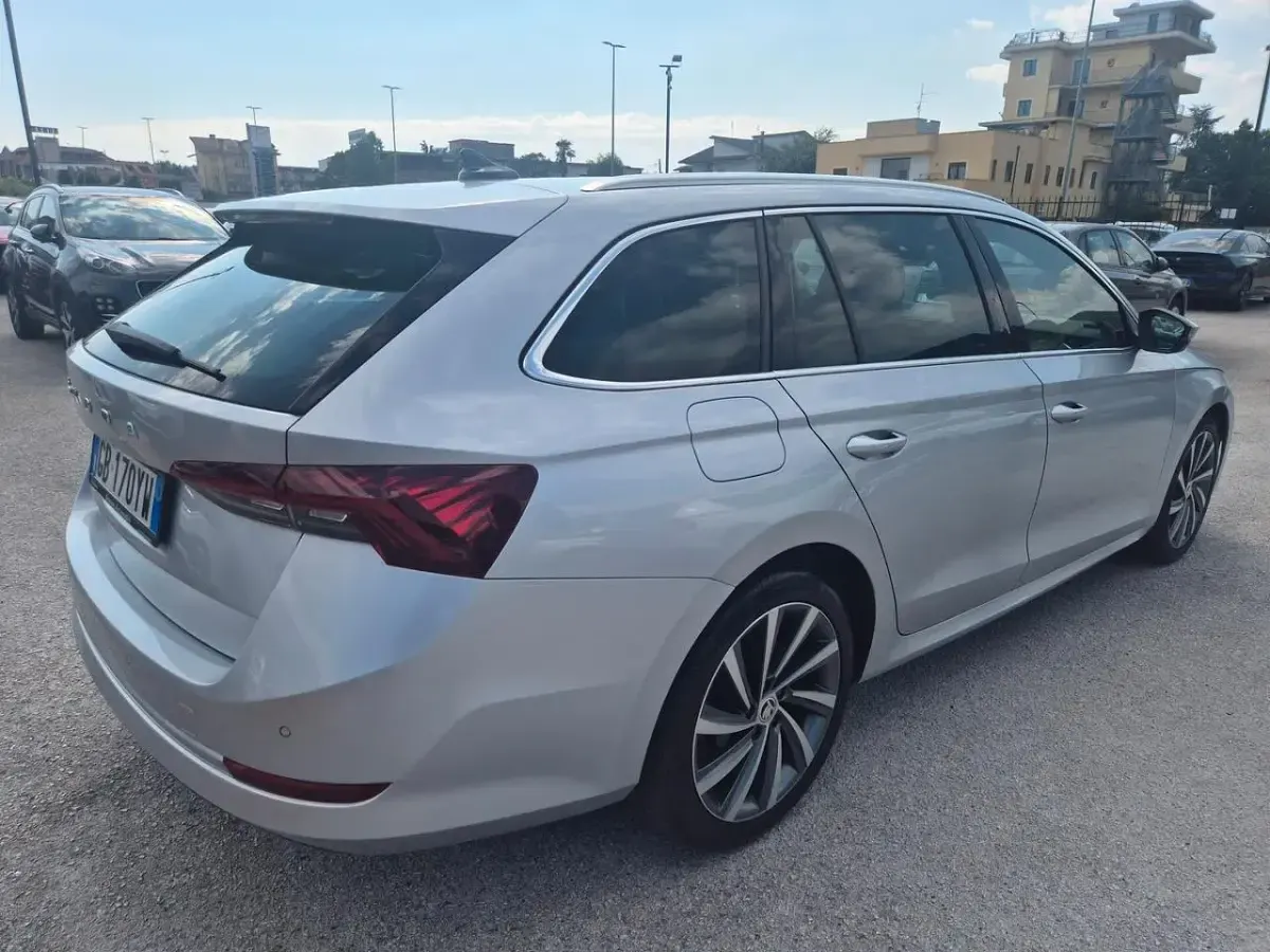 Usata Skoda Octavia Ambition 150 CV (110 kW) 2020 Argento Station wagon