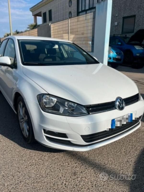 Używany VW Golf VII Comfortline 122 KM (89 kW) 2013 Biały Sedan/Limuzyna