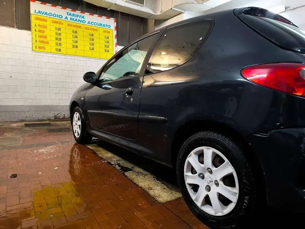 Usata Peugeot 206 60 CV (44 kW) 2011 Nero Berlina