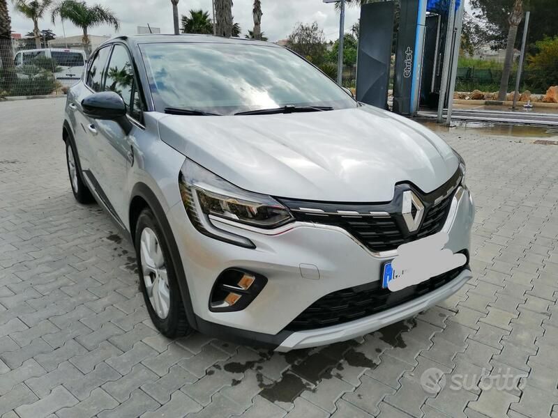 Usata Renault Captur 143 CV (105 kW) 2022 Grigio SUV