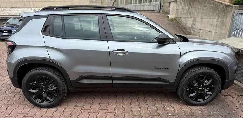 Nuova Jeep Avenger 145 CV (106 kW) 2026 Grigio granite SUV
