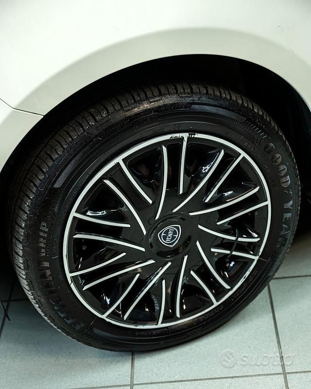 Usata Lancia Ypsilon S 69 CV (50 kW) 2019 Bianco Utilitaria