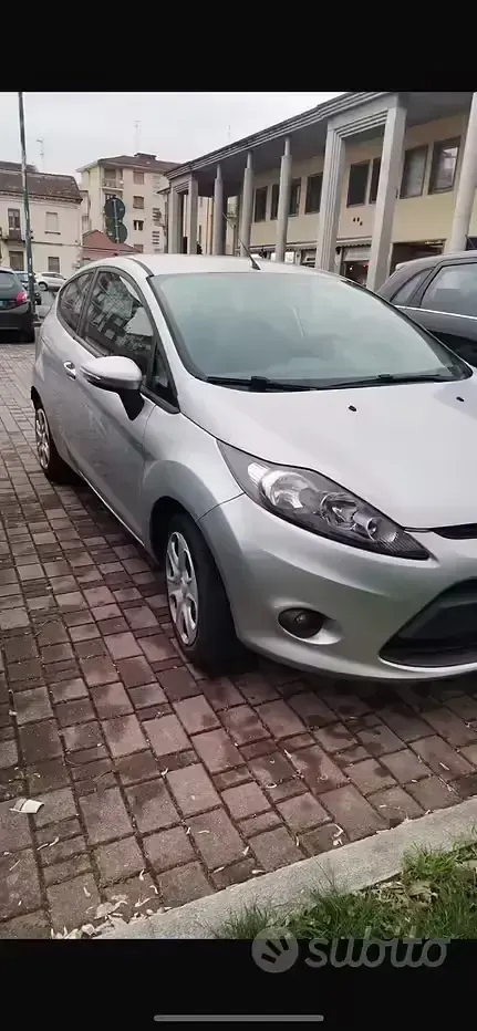 Usata Ford Fiesta 82 CV (60 kW) 2009 Grigio Berlina