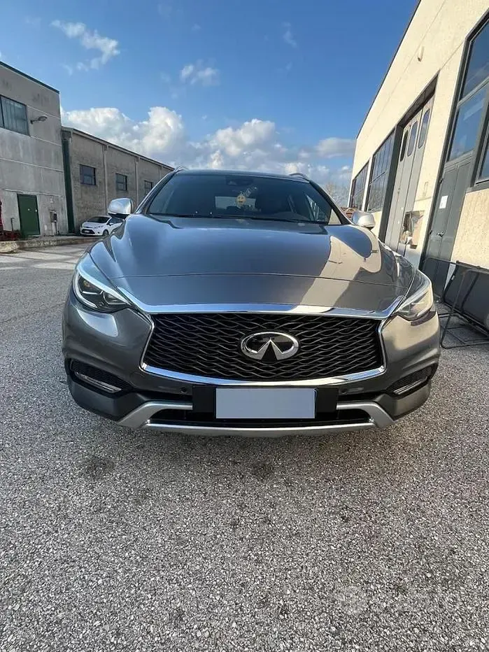 Usata Infiniti QX30 170 CV (125 kW) 2016 Grigio Station wagon