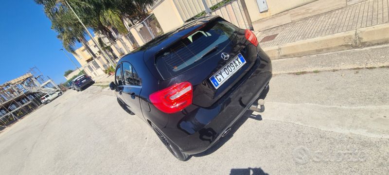 Usata Mercedes A180 109 CV (80 kW) 2014 Nero Utilitaria