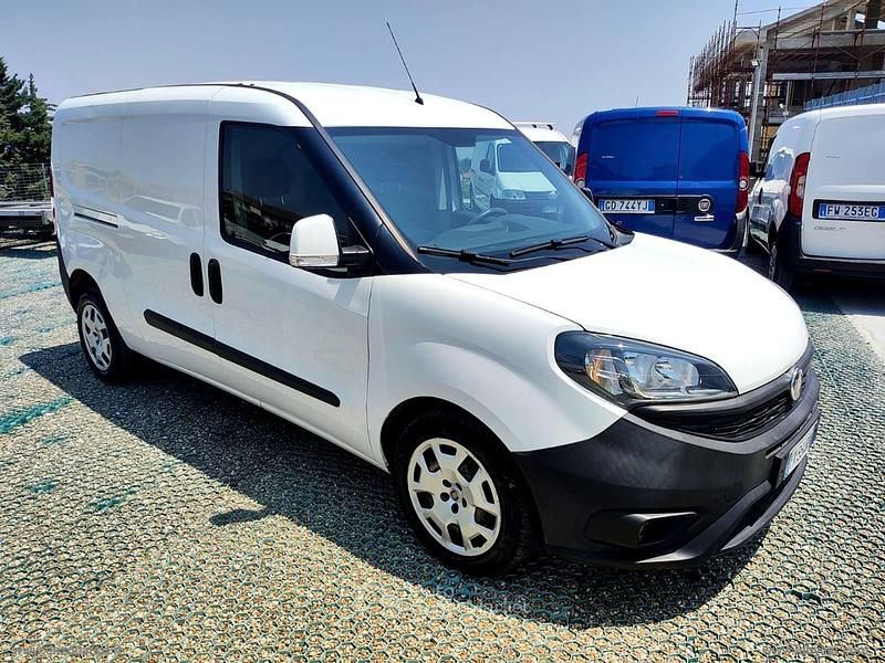 Usata Fiat Doblò 105 CV (77 kW) 2019 Bianco Monovolume