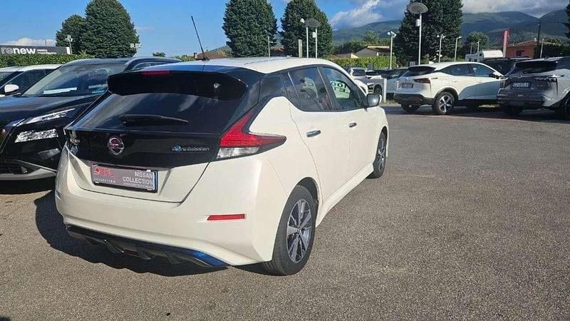 Usata Nissan Leaf Acenta 89 kW (122 CV) 2022 Bianco Utilitaria