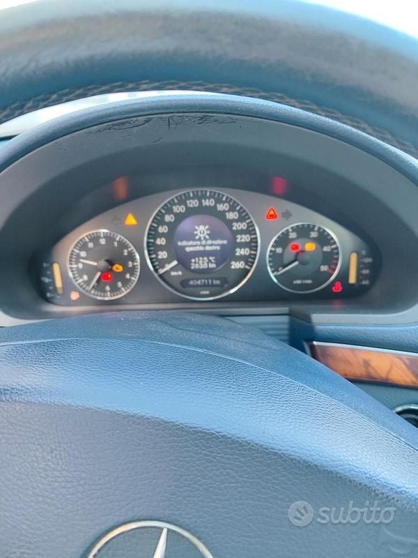 Usata Mercedes E220 136 CV (100 kW) 2003 Grigio Berlina