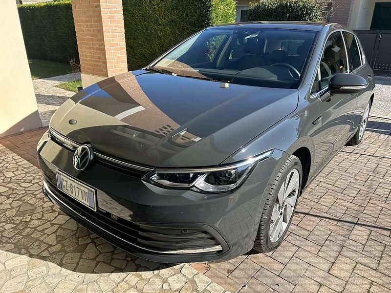 Usata 2022 VW Golf VIII Style Tre volumi | 24.000 € (Ottimo prezzo) - Immagine 1/4