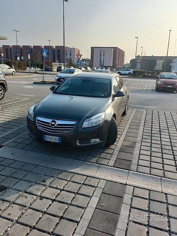 Usata Opel Insignia Cosmo 160 CV (117 kW) 2011 Grigio Station wagon