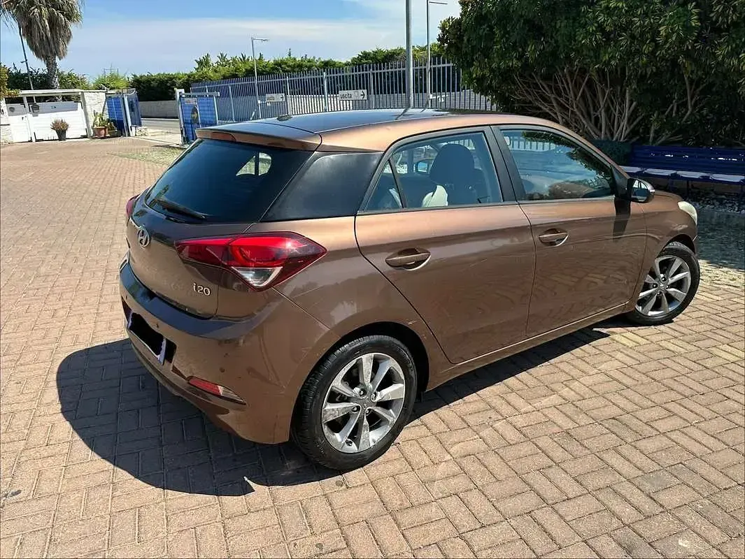 Usata Hyundai i20 Style 84 CV (61 kW) 2016 Bronzo Utilitaria