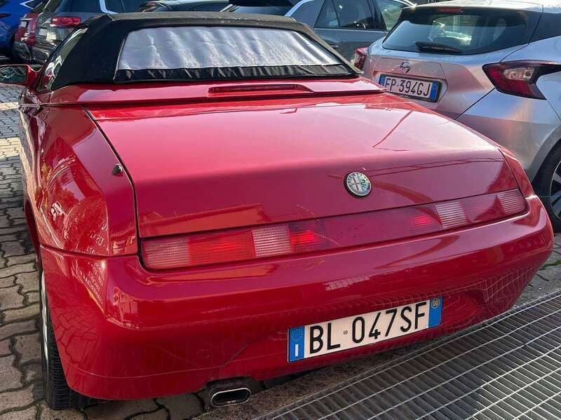 Usata Alfa Romeo Spider 144 CV (105 kW) 2000 Rosso Cabrio