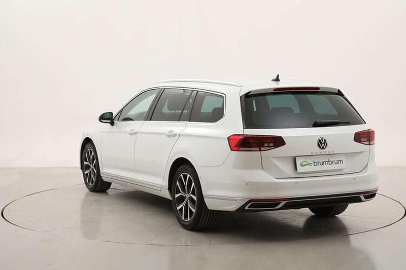 Usata VW Passat Executive 150 CV (110 kW) 2022 Bianco Station wagon