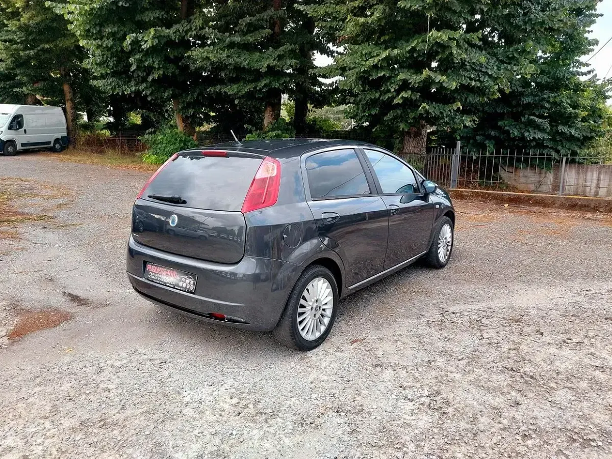 Usata Fiat Grande Punto Emotion 90 CV (66 kW) 2007 Grigio Utilitaria