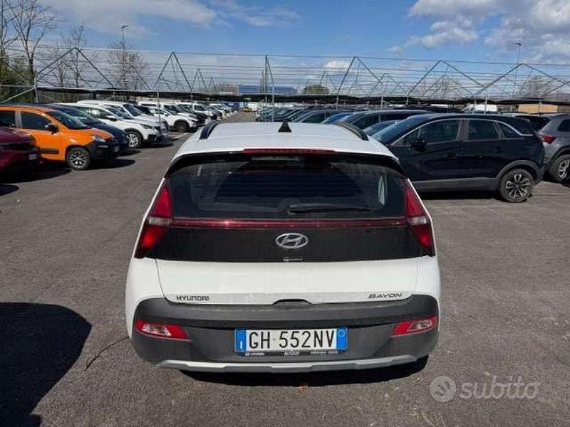 Käytetty Hyundai Bayon 84 HP (61 kW) 2022 Valkoinen Katumaasturi