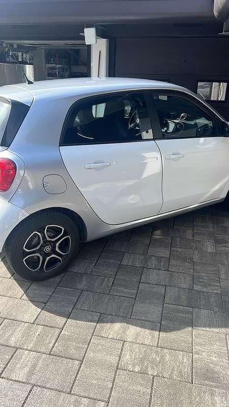 Begagnad Smart ForFour Electric Drive Passion 41 kW (56 HK) 2018 Vit Halvkombi