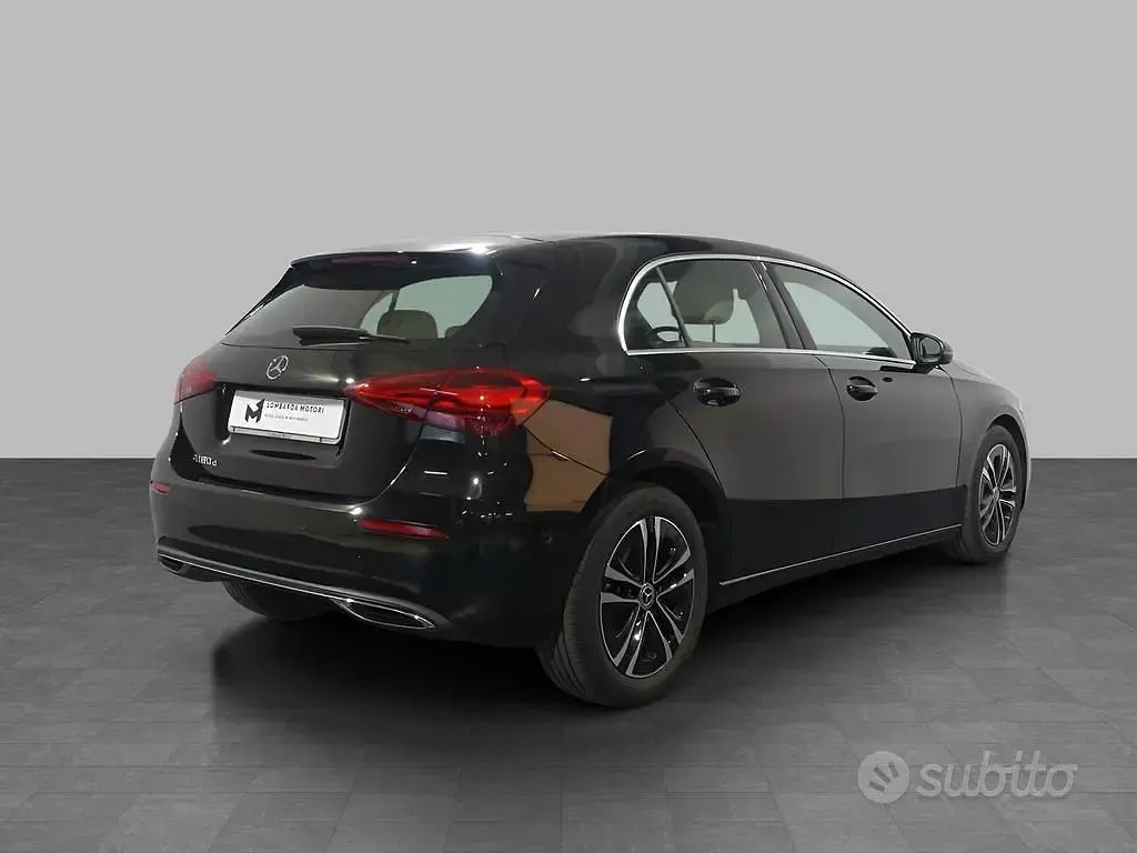 Usata Mercedes A180 Advanced 116 CV (85 kW) 2023 Nero metallizzato Berlina