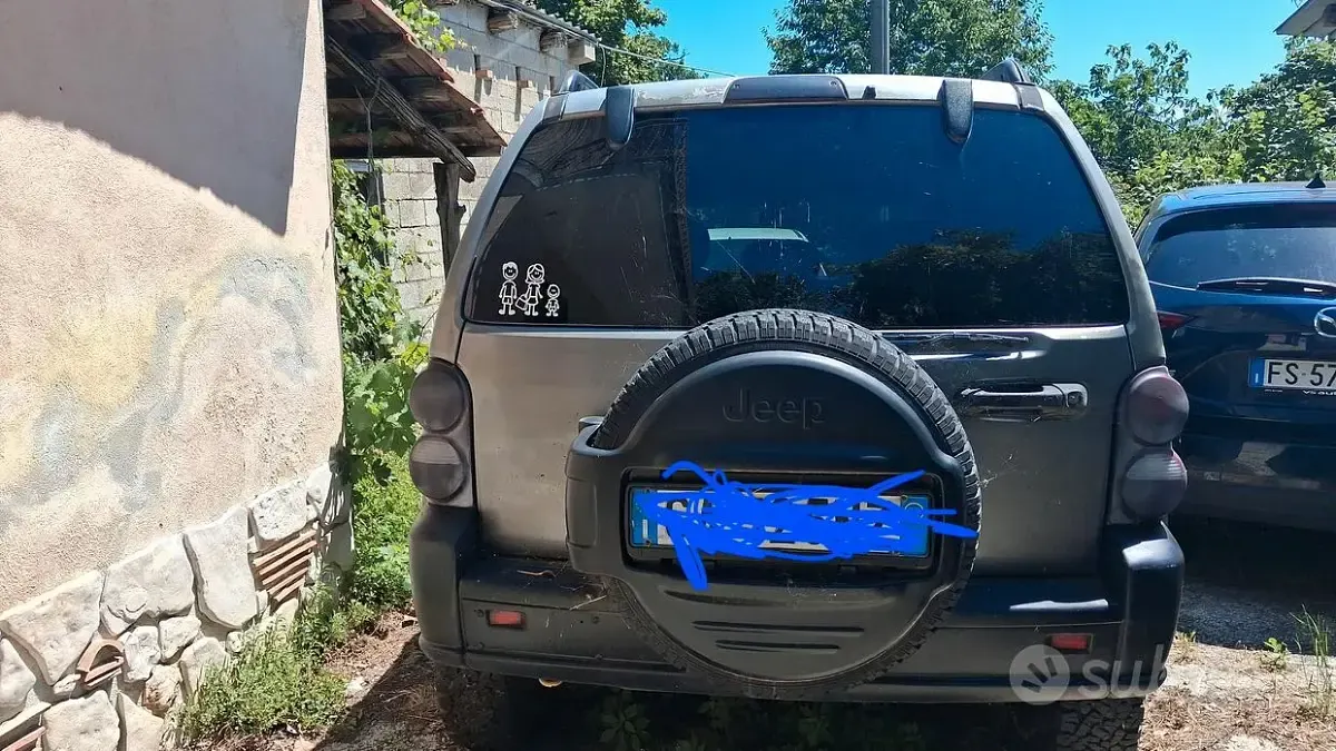 Usata Jeep Cherokee 143 CV (105 kW) 2004 Grigio SUV