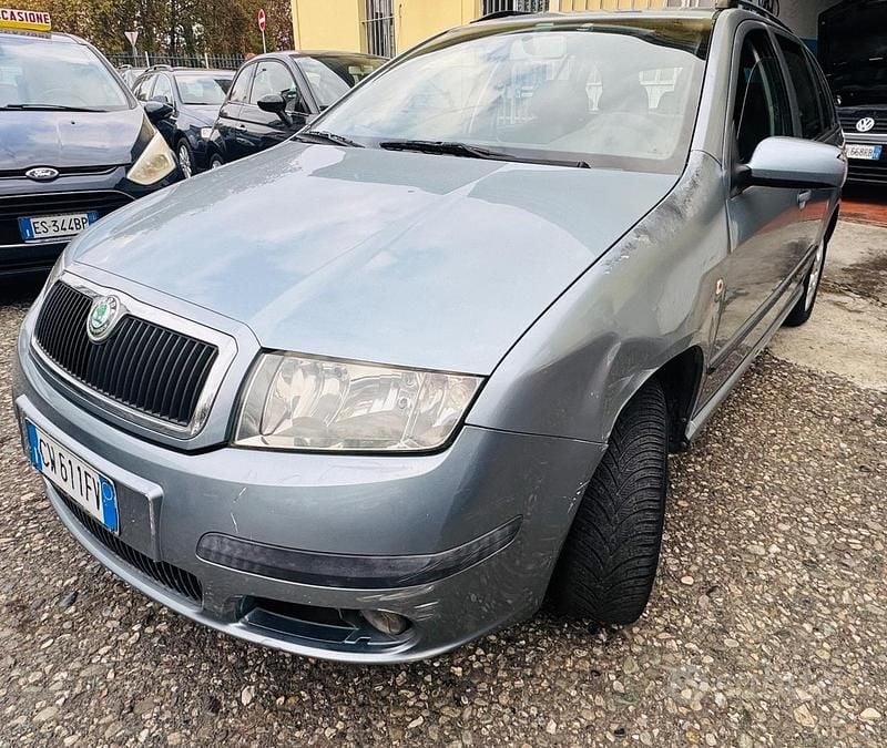 Usata Skoda Fabia Ambiente 64 CV (47 kW) 2005 Grigio Station wagon