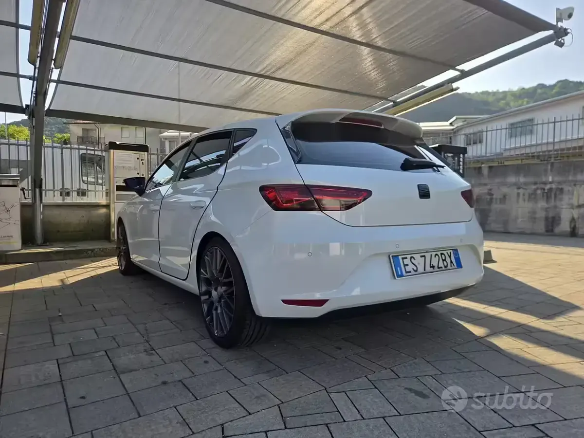 Usata Seat Leon 105 CV (77 kW) 2013 Bianco Berlina