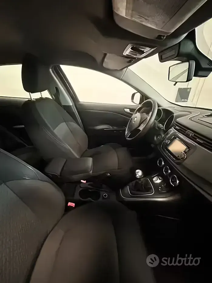 Usata Alfa Romeo Giulietta Progression 105 CV (77 kW) 2014 Nero Utilitaria