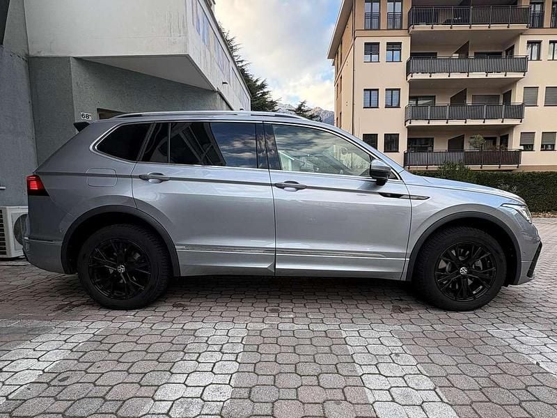 Usata VW Tiguan Allspace R-line 200 CV (147 kW) 2022 Grigio SUV