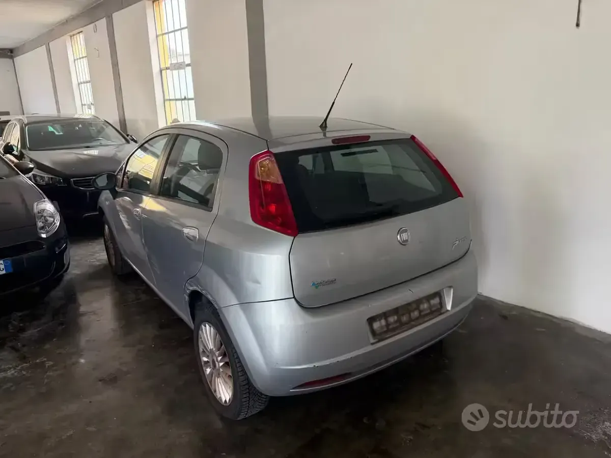 Usata Fiat Grande Punto Active 77 CV (56 kW) 2009 Bluazzurro Utilitaria