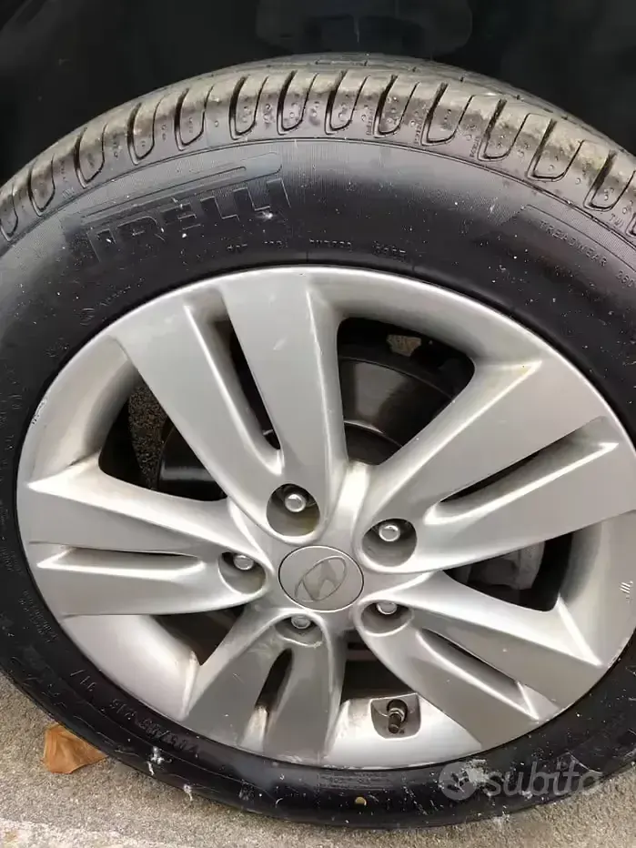 Usata Hyundai ix20 Comfort 90 CV (66 kW) 2015 Grigio Utilitaria