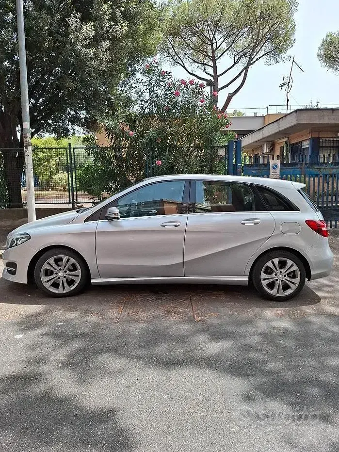 Usata Mercedes B180 109 CV (80 kW) 2015 Grigio Utilitaria