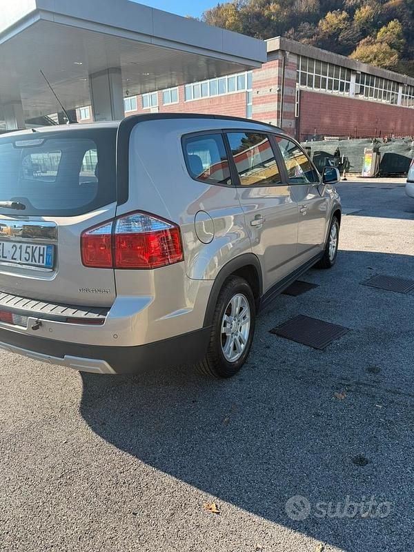 Usata Chevrolet Orlando 141 CV (103 kW) 2012 Grigio Monovolume