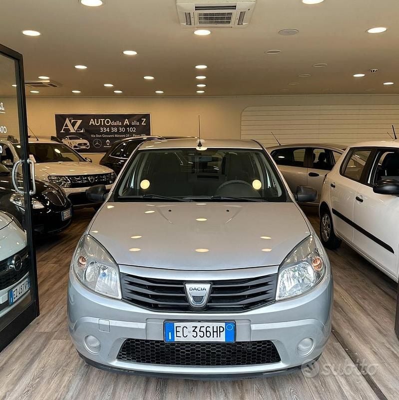 Usata Dacia Sandero Lauréate 72 CV (52 kW) 2010 Grigio Berlina