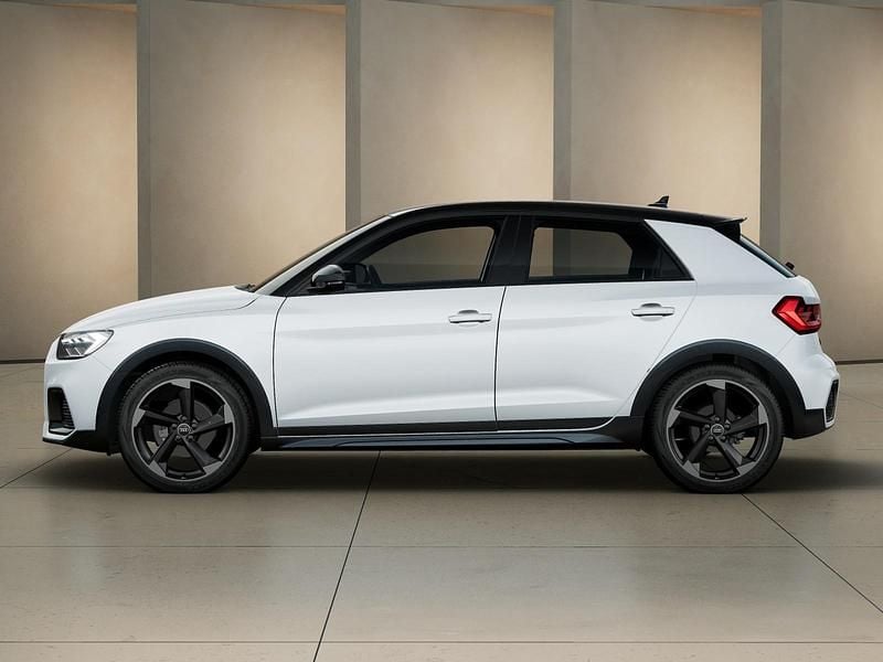 Nuova Audi A1 Comfort 116 CV (85 kW) 2026 Bianco ghiacciaio metallizzato nero mito SUV