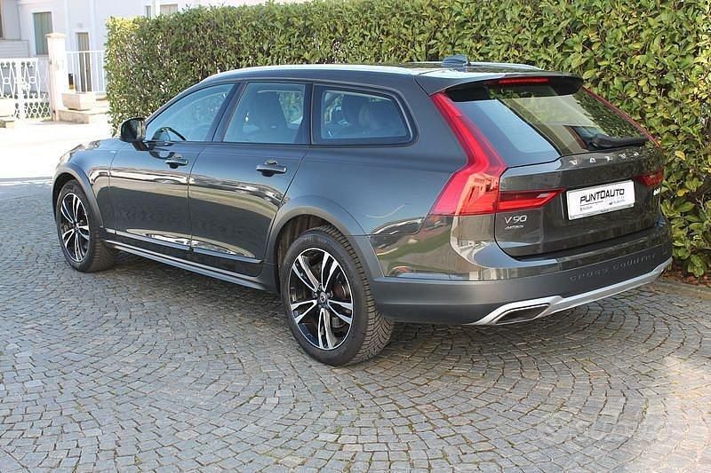 Usata Volvo V90 CC Pro 235 CV (172 kW) 2019 Grigio Station wagon