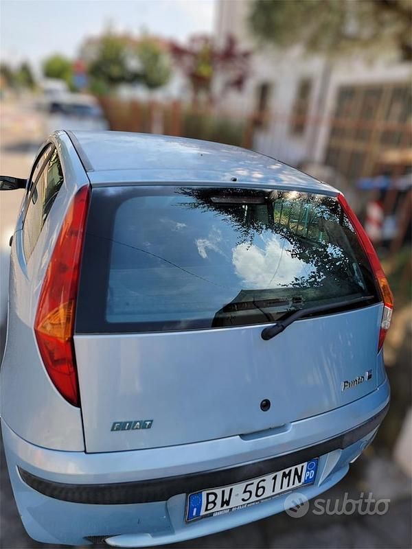 Usata Fiat Punto 80 CV (58 kW) 2002 Blu Utilitaria