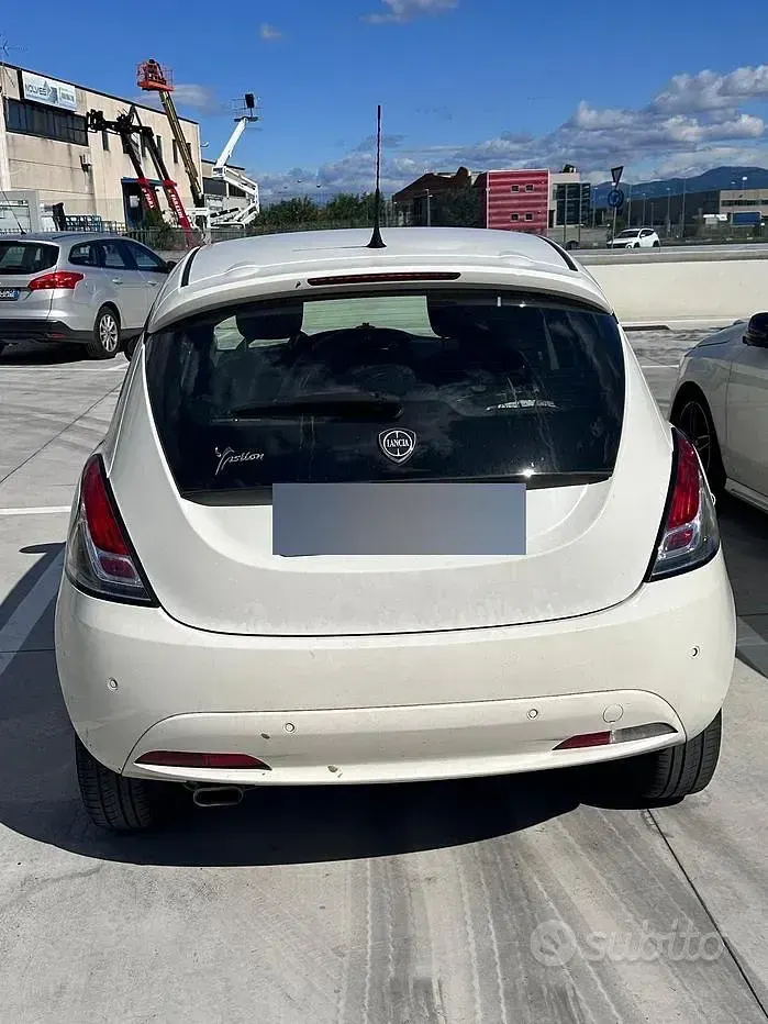 Usata Lancia Ypsilon 90 CV (66 kW) 2016 Bianco Utilitaria