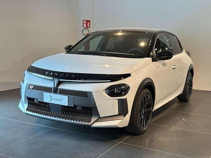 Nuova Lancia Ypsilon 110 CV (80 kW) 2026 167  vernice bianco quarzo Utilitaria