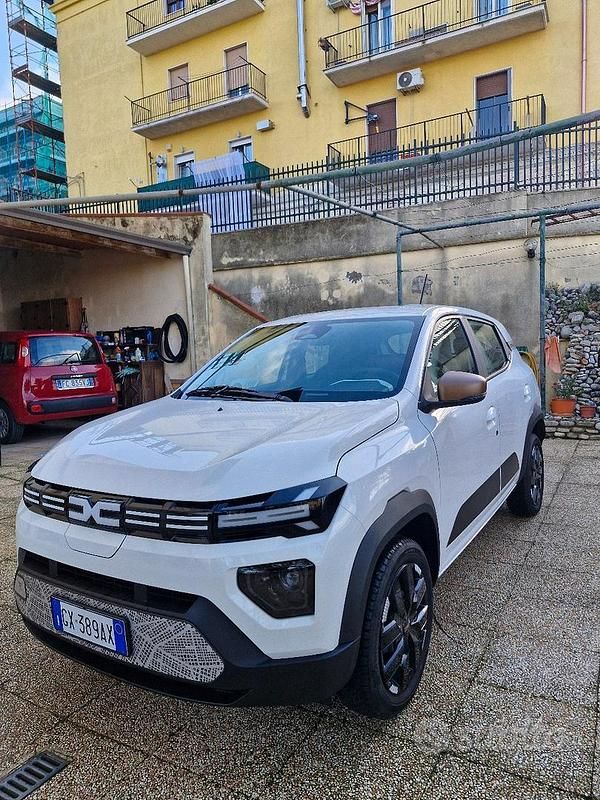 Usata Dacia Spring Extreme 47 kW (65 CV) 2025 Bianco Utilitaria