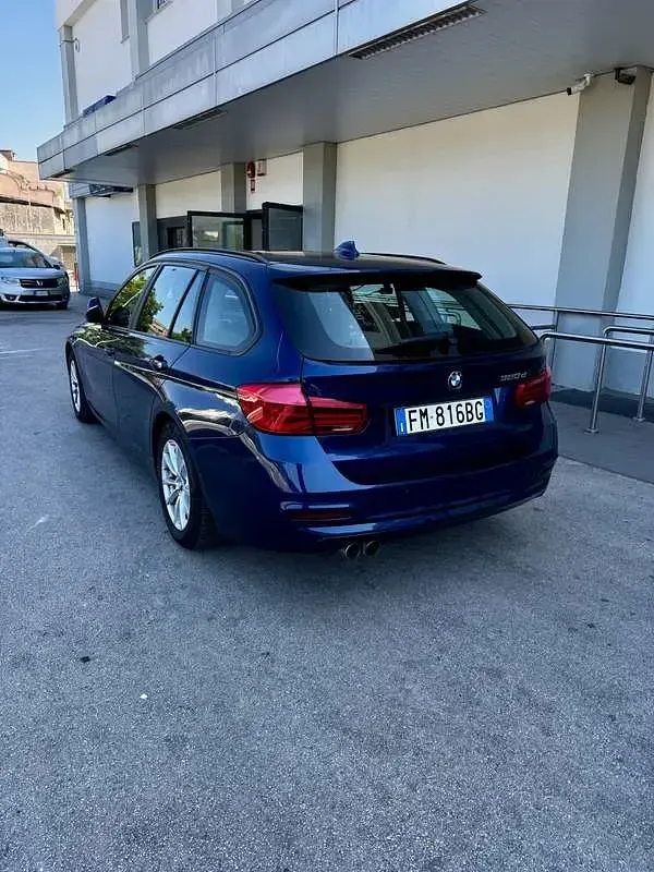 Usata BMW 320 Advantage 190 CV (139 kW) 2017 Bluazzurro Station wagon