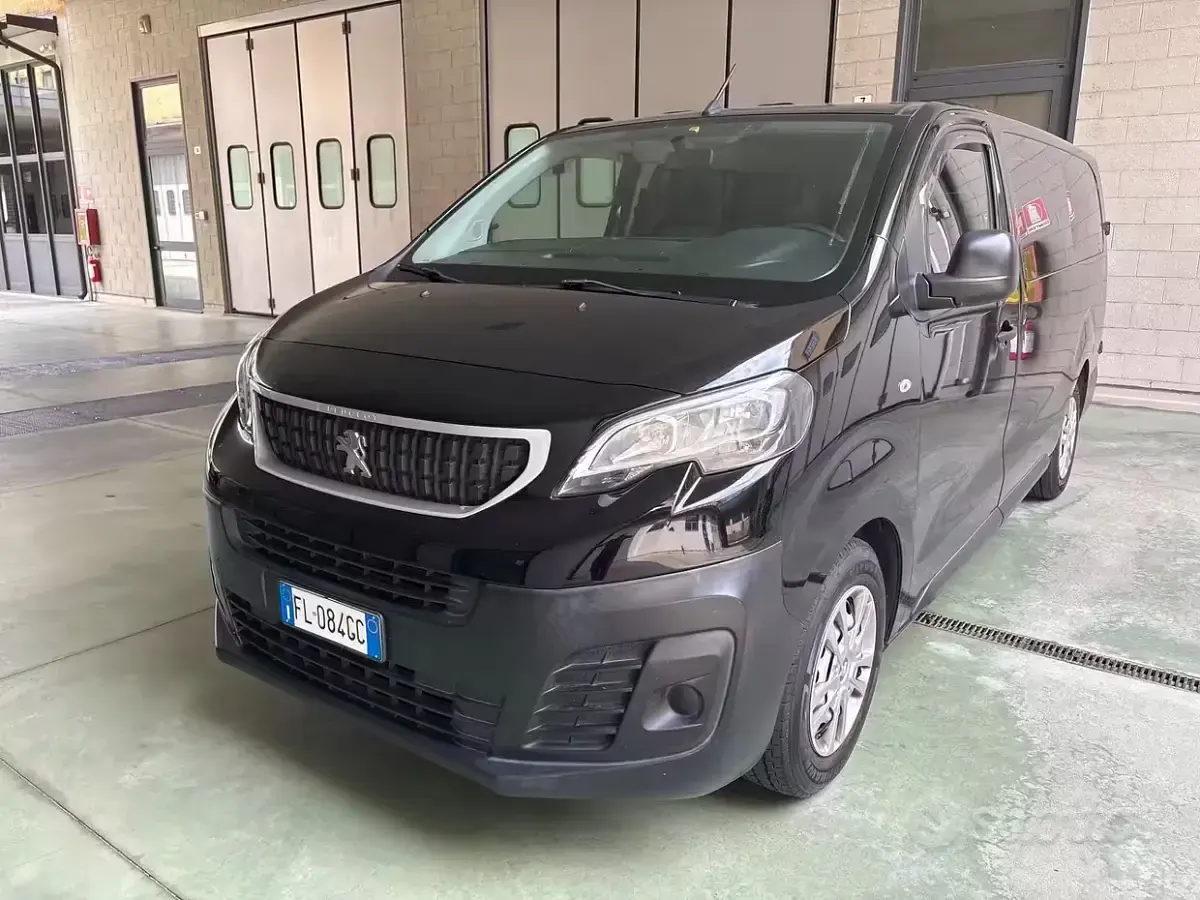 Usata Peugeot Traveller Active 116 CV (85 kW) 2017 Nero Monovolume