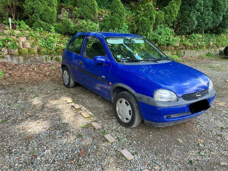Blu Usata 2000 Opel Corsa Edition Due volumi | 1200 € (Buon prezzo) - Immagine 1/4